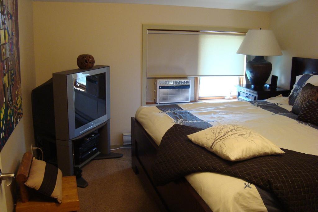 Ypc Fitness & Accomodations Invermere Kültér fotó