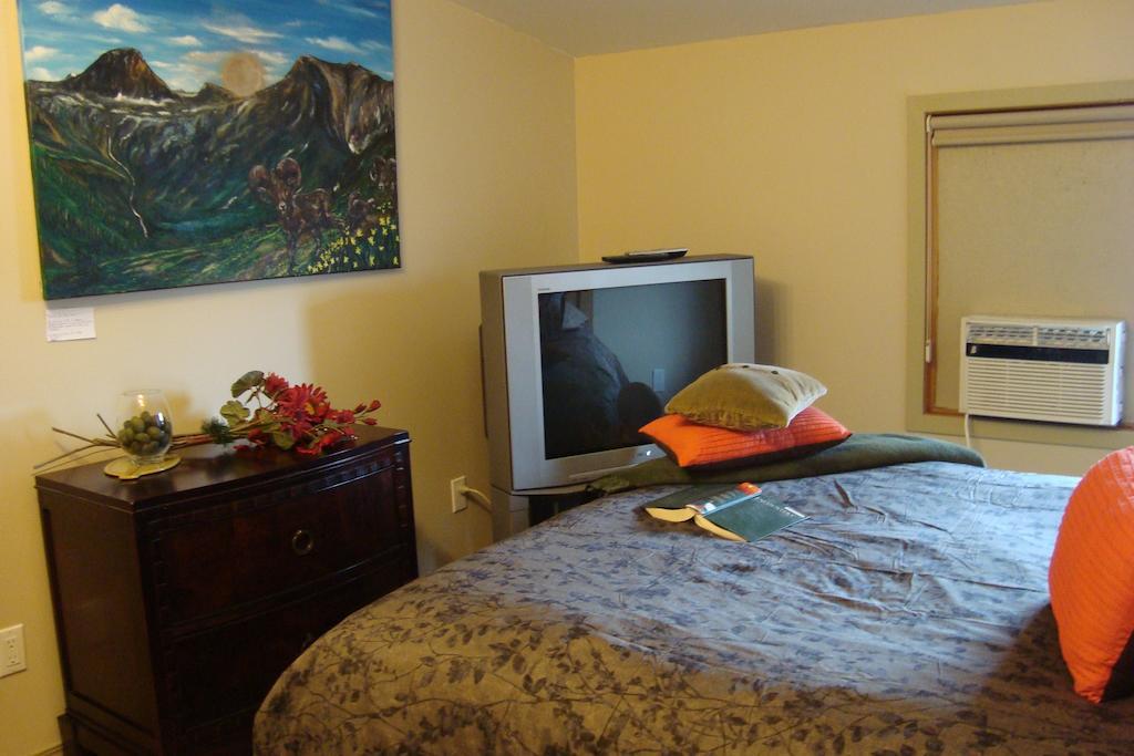 Ypc Fitness & Accomodations Invermere Szoba fotó