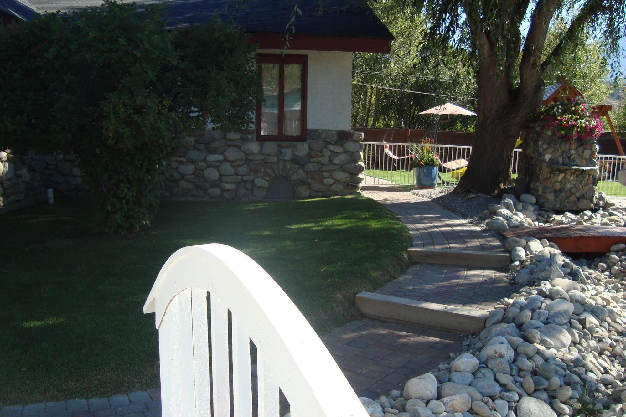 Ypc Fitness & Accomodations Invermere Kültér fotó